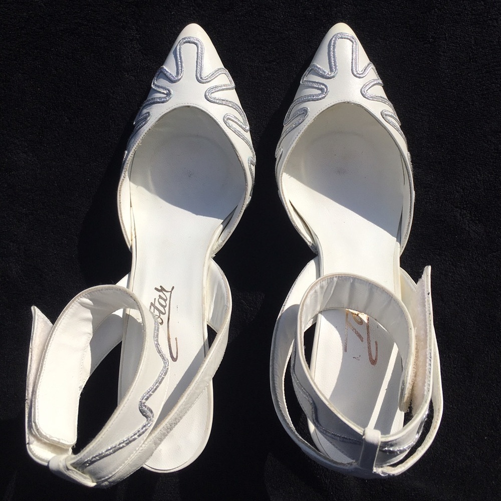 Vintage Totar White Leather Ankle Strap Heels 61/2